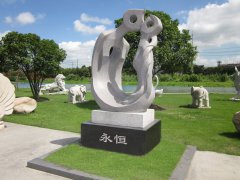 永恒之恋：J9集团碑雕中的爱之赞歌