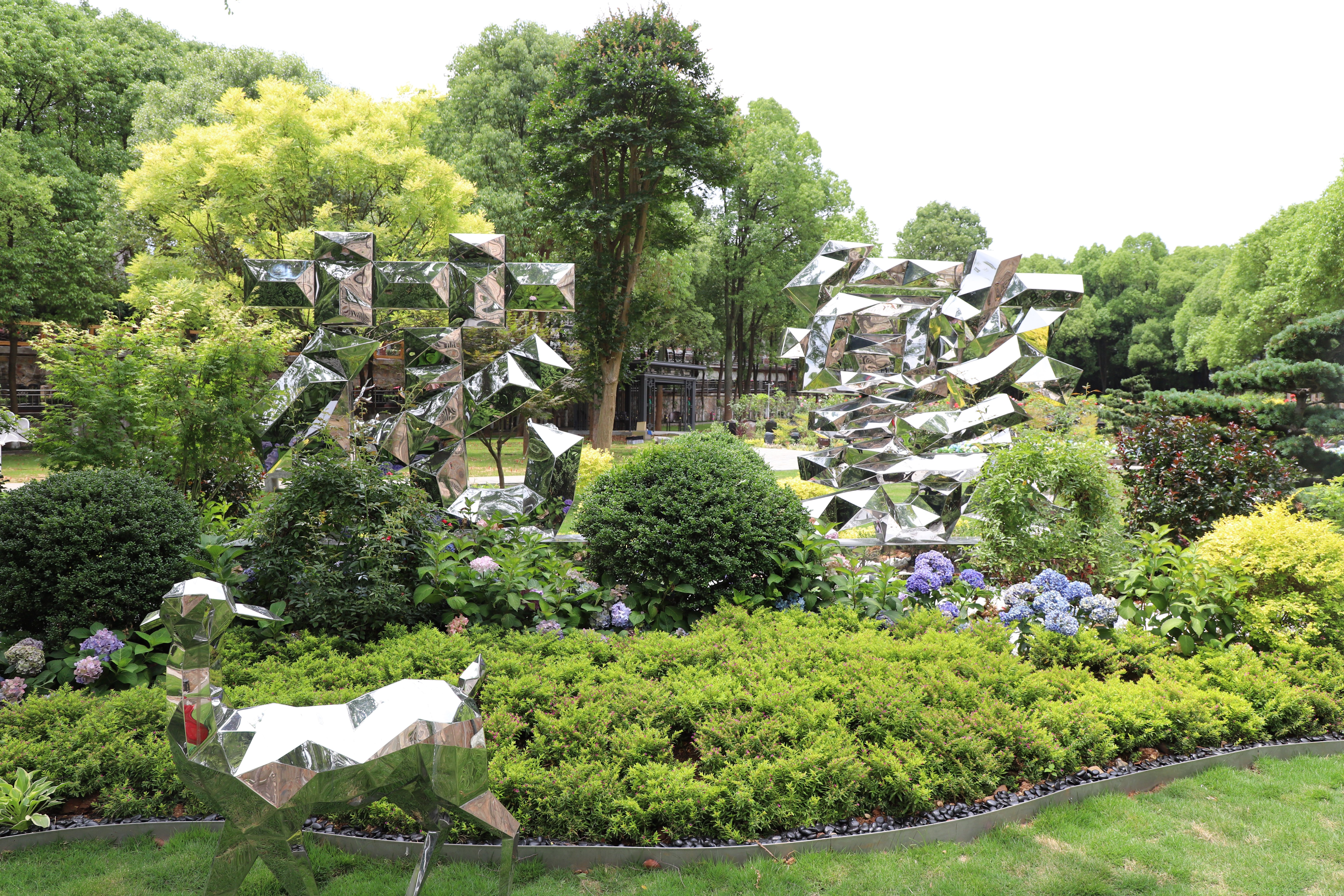 南京功德园：生态与文化的美满融合，让性命在繁花中永恒