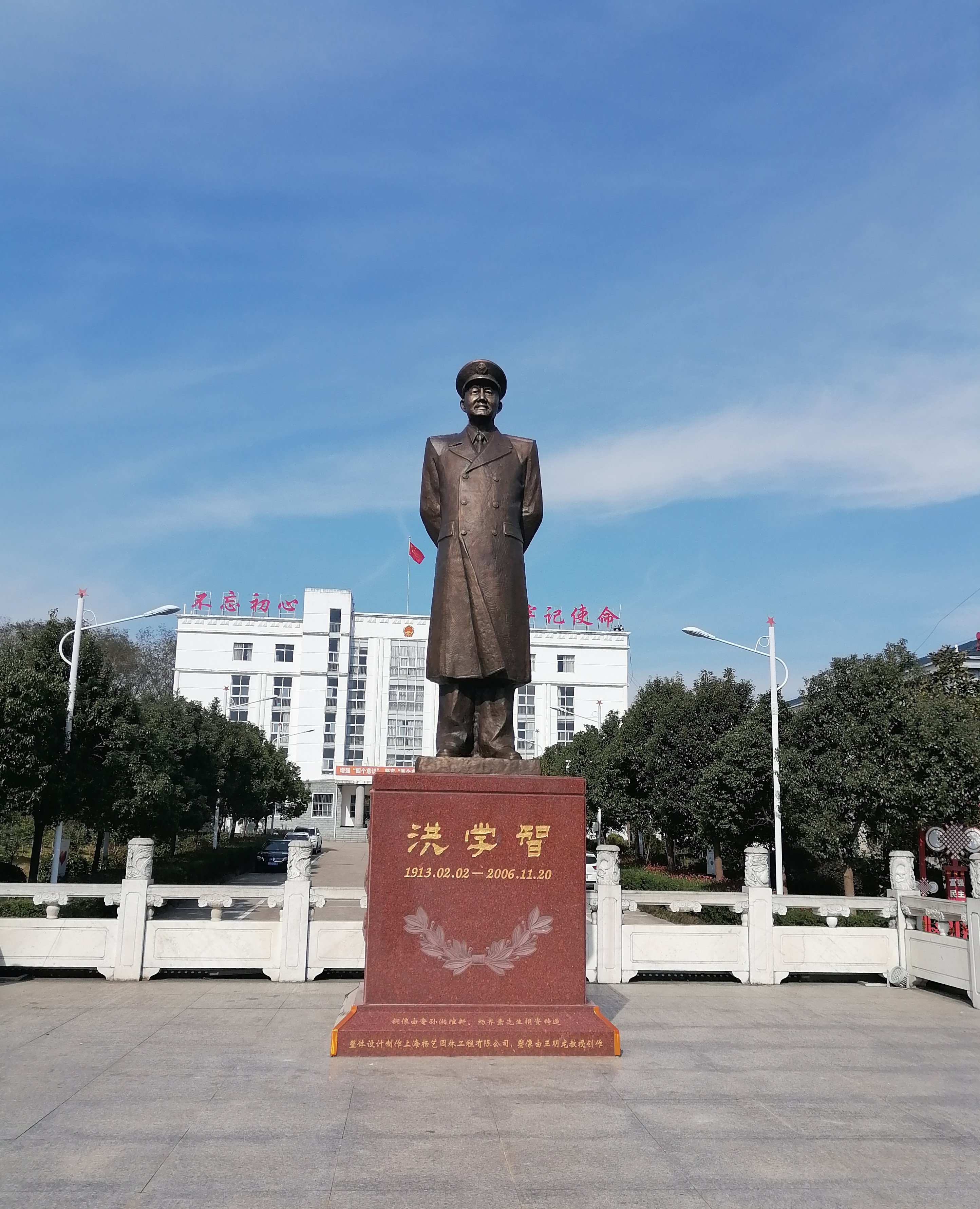 墓园铜韵，不朽的人文影象