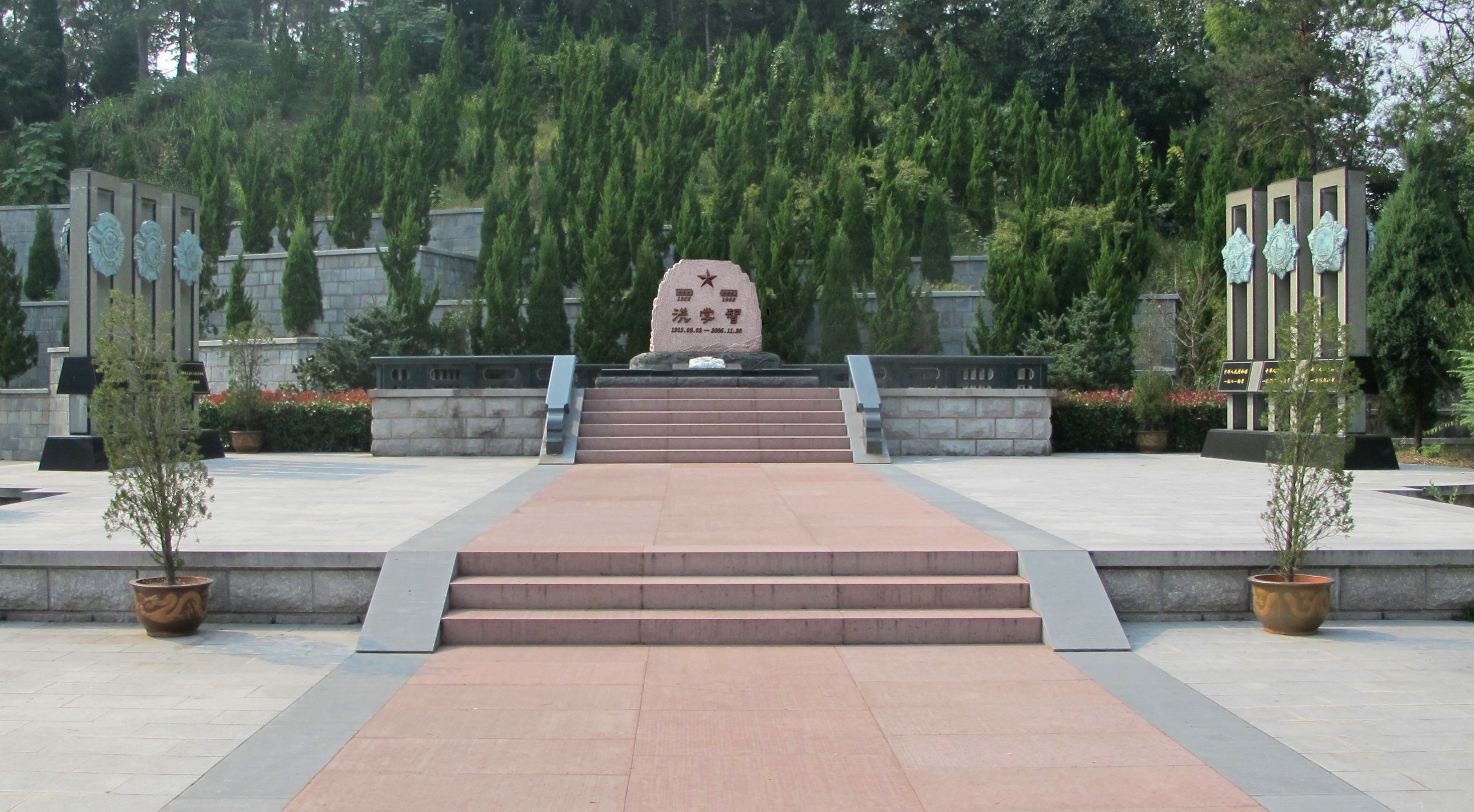 为什么墓园必要红色文化？