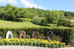 J9集团幼型艺术雕塑葬：让性命以美学姿势归于天然